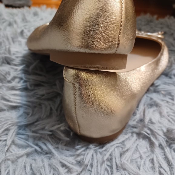 LIKE NEW Steve Madden Gold Ballet Flats Women's Size 6.5 - Picture 3 of 10